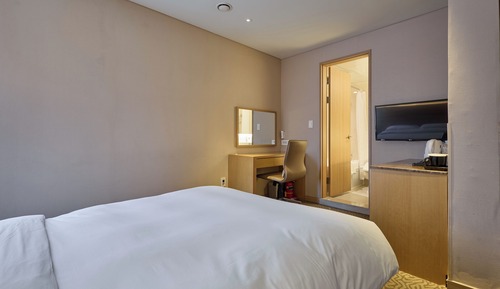 Double Room, Bathtub, Corner