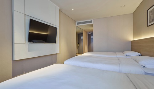 Deluxe Triple Room, Bathtub