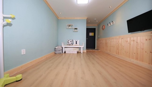 Room (Blk A 203 (medium size ondol))