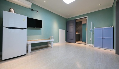 Room (Blk B 302 (medium size ondol))