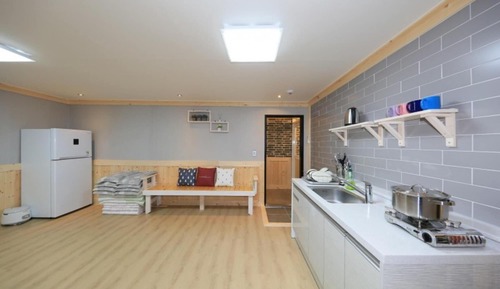 Room (Blk A 201 (large ondol))