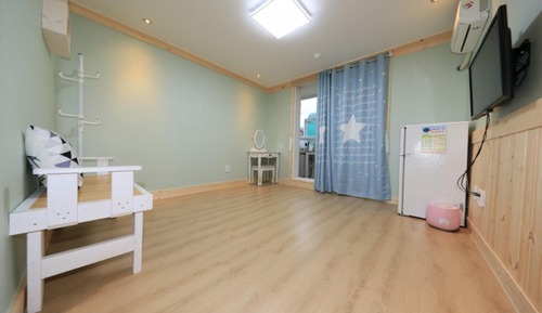 Room (Building A Room 305 (small ondol))