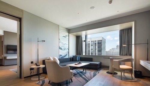 Deluxe Suite, 1 King Bed, City View