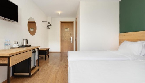 Standard Double/Twin with Front view & Balcony