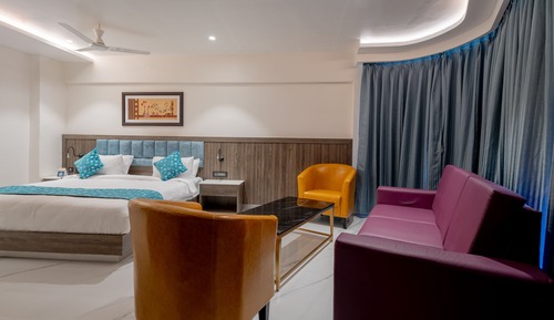 Luxury Studio Suite, 1 Bedroom, Smoking, Park View