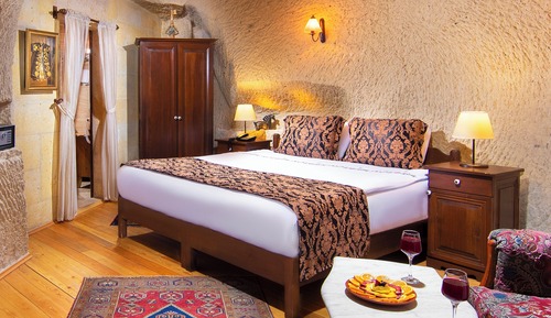 Deluxe Cave Room 202