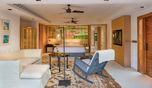 Signature Studio Suite, 1 King Bed, Private Pool, Pool View