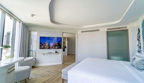 Club One Bedroom Riverview Suite