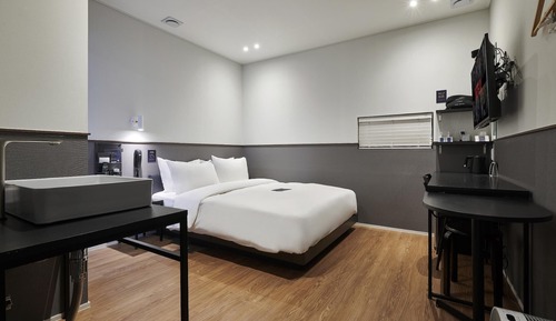 Room (Economy-Non-smoking (No Window Queen )