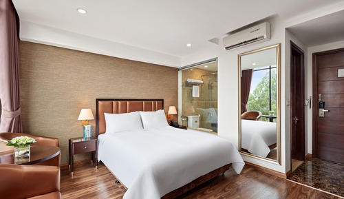 Superior Room, 1 Queen Bed, City View