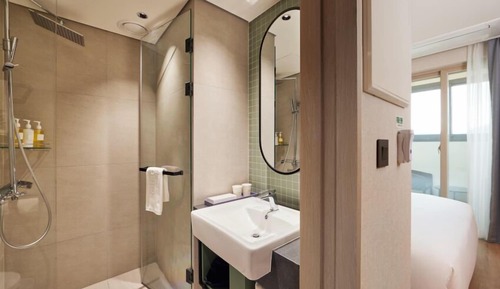 Deluxe Room, 1 King Bed