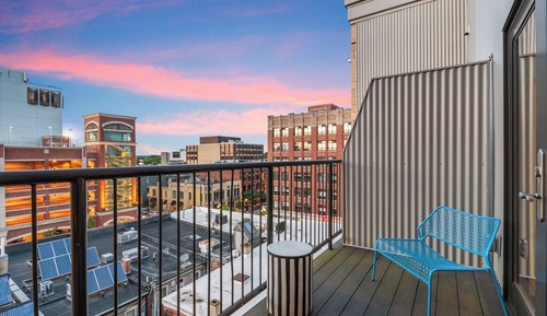 Luxury Studio, 1 King Bed, Balcony