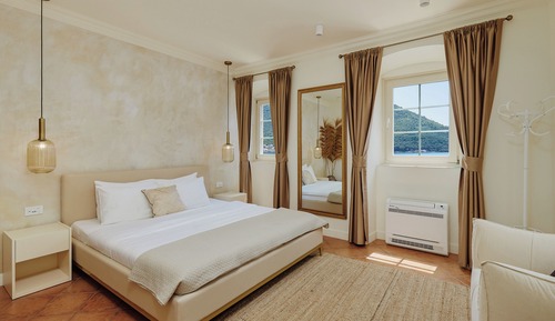 Deluxe Room with Sea View