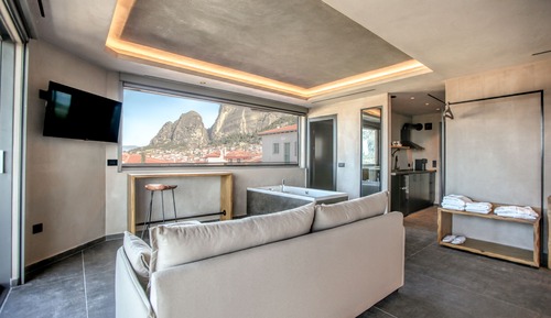 Premium Suite, Hot Tub, Mountain View