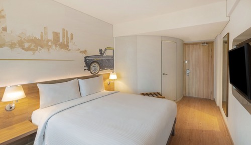 Standard Room, 1 Queen Bed (with extra benefits)