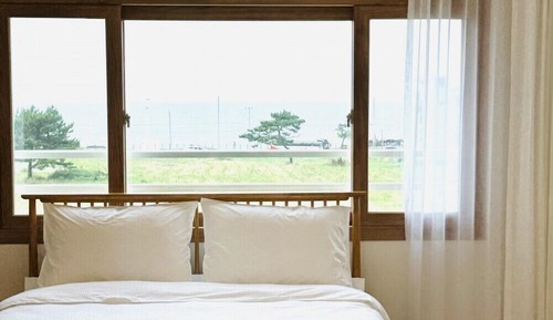 Room (Love Tulle 301)