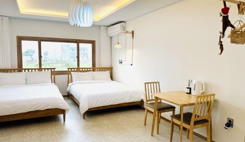 Room (Love Tulle MT room 103)