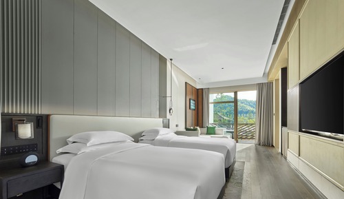Room, 1 King Bed, Lake View