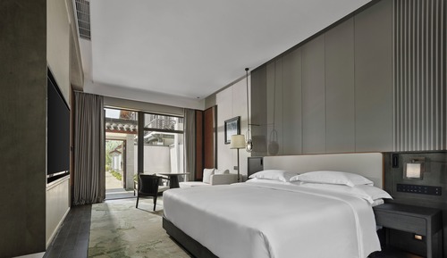 Room, 1 King Bed, Garden View
