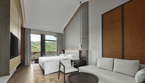 Twin Room, Lake View