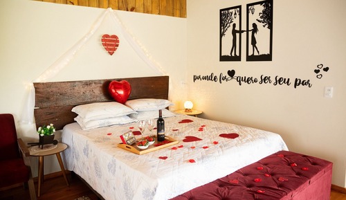 Romantic Chalet, Jetted Tub, Mountain View