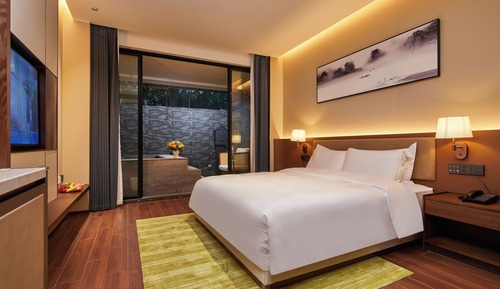 Lanyuan Valley Hot Spring King Room