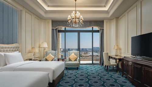 Standard Room, 2 Double Beds, Business Lounge Access, Lake View