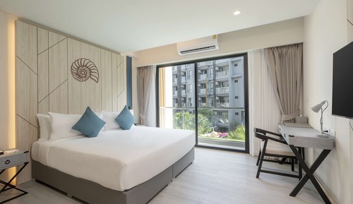 Deluxe Room, 1 Double Bed, Balcony, Pool View (Balcony )