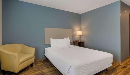 Room, 1 Queen Bed, Accessible, Non Smoking (Accessible Tub)