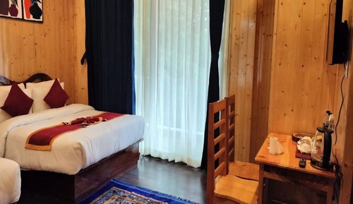 Deluxe Family Room with Forest View