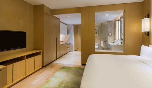 Standard Room, 1 King Bed