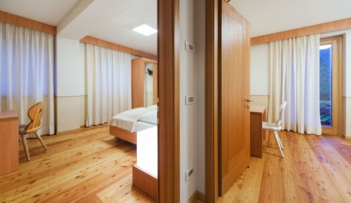 Room, Connecting Rooms