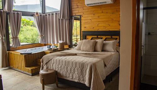 Romantic Chalet, 1 Queen Bed, Jetted Tub, Mountain View