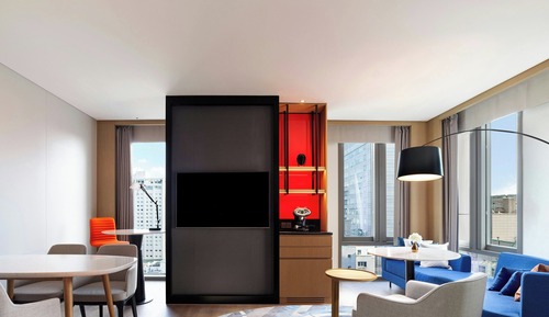 Executive Suite, 1 King Bed, Non Smoking, City View (Club Lounge Access for 2 Guests)