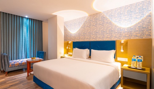 Junior Room, 1 King Bed