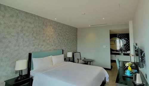 Superior Double Room, 1 King Bed, Hill View