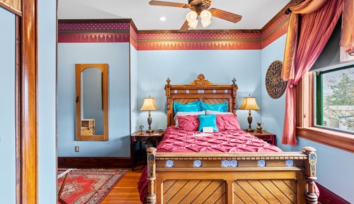 Anniversary Suite #3, 1 Queen Bed, Twin Soaking Tubs, City Views