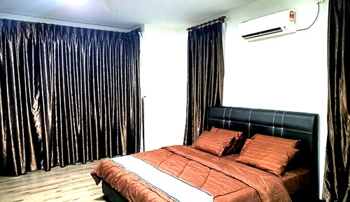 Family Room, Private Bathroom