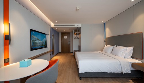 Standard Room, 1 King Bed (Extra Floor Space)