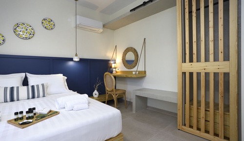 Deluxe Quadruple Room, 1 Queen Bed with Sofa bed