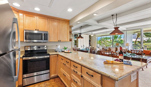 Suite, 1 King Bed, Garden View (2 Baths)