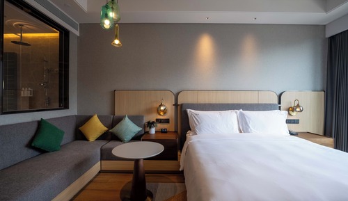 Standard Room, 1 King Bed