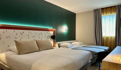 Family Room, 1 Queen Bed, Non Smoking (with Sofabed)