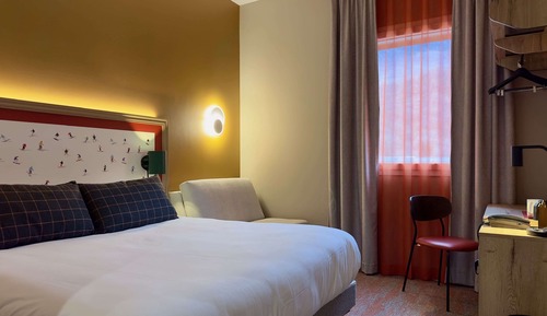 Family Room, 1 Queen Bed, Non Smoking (with Single Sofabed)