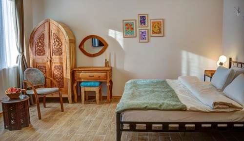 Standard Room, 1 King Bed