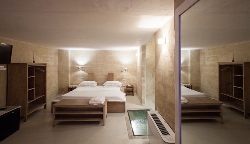 Deluxe Double Room (1005)