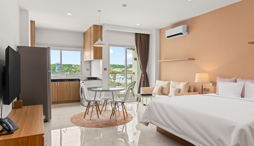 Comfort Studio Suite, 1 King Bed with Sofa bed, Balcony, City View