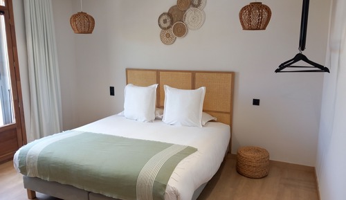 Comfort Room, Harbor View (Marin)