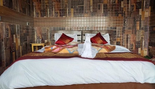 Luxury Cottage, Lake View