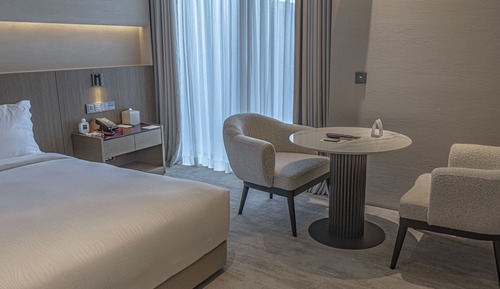 Accessible King, connected with swimming pool